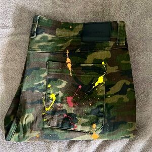 Men's Camouflage Cargo Shorts in used condition